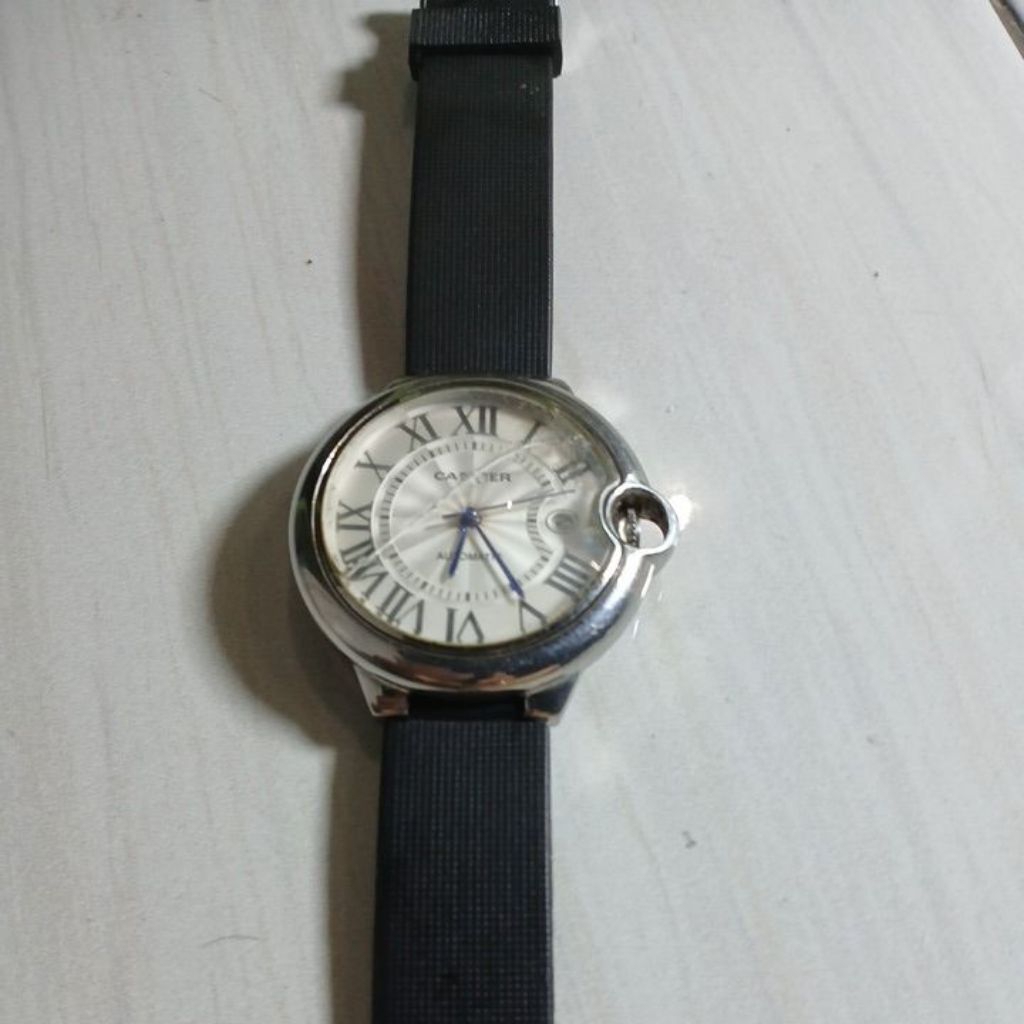Jam tangan Cartier automatic hidup normal lancar cukup akurat minus kaca agak retak