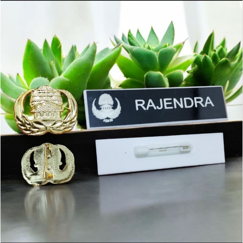 papan nama peniti logo korpri + pin korpri peniti