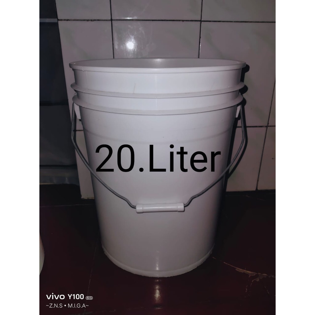 ember bekas cat, bahan tebal gagang besi harga 1 pcs