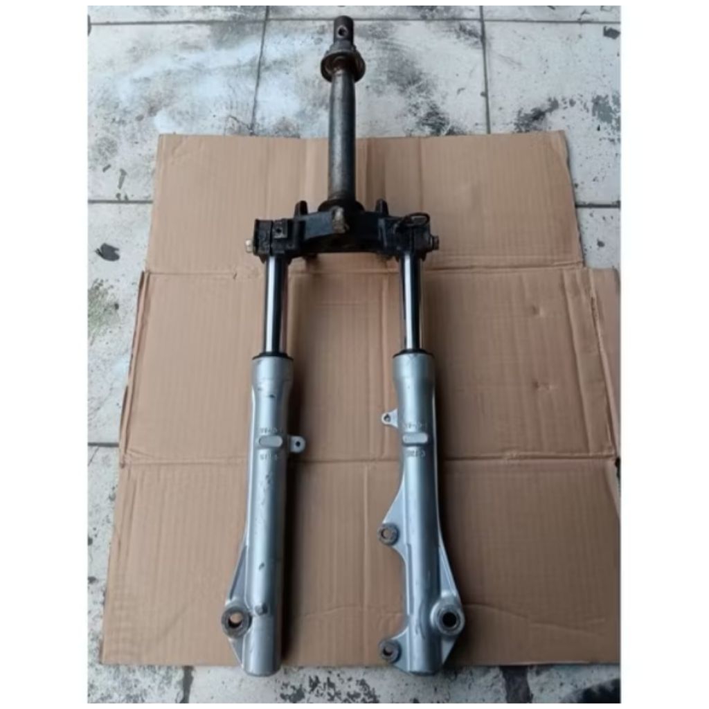 segitiga + shock depan Honda scoopy karbu kode KYT original copotan