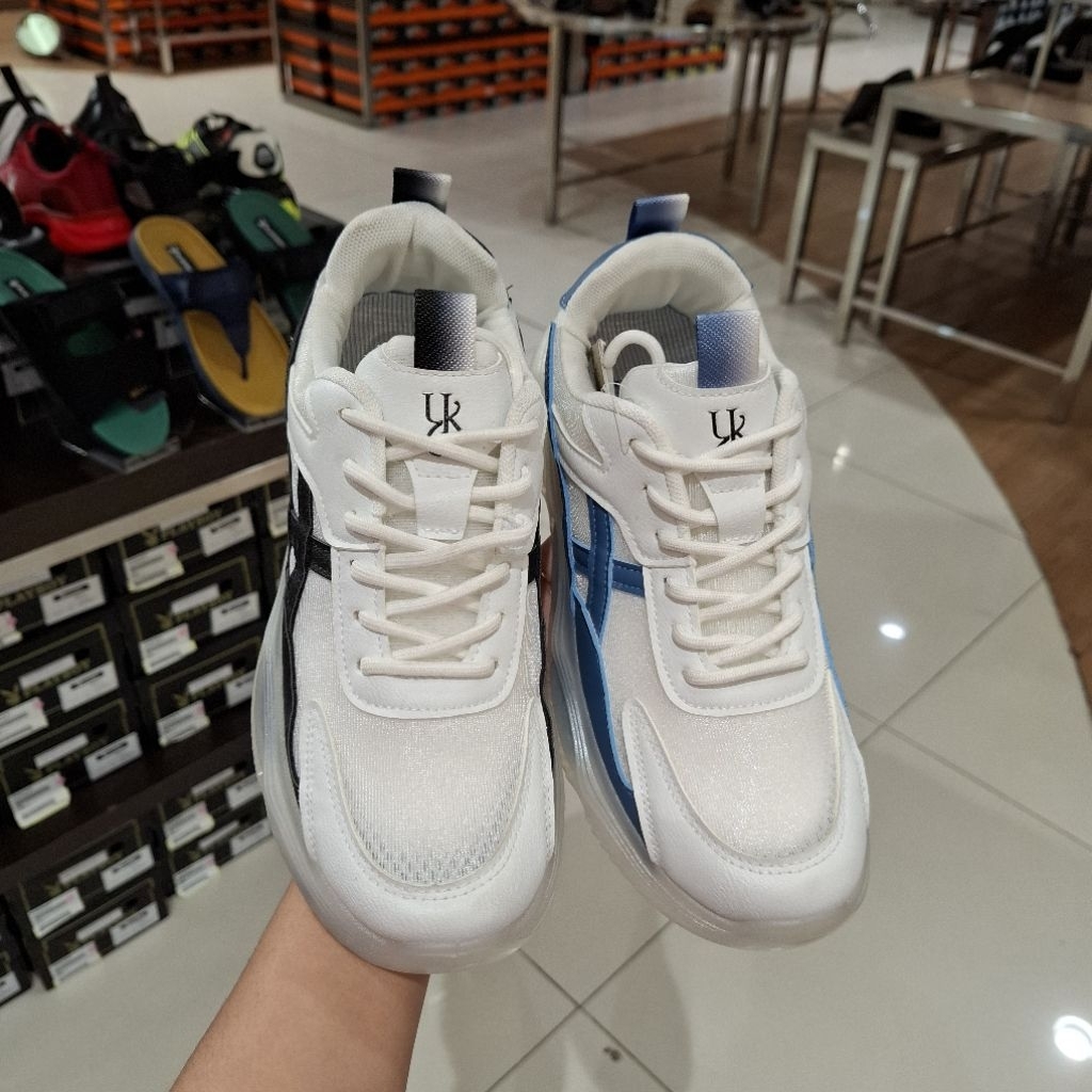 Sepatu Sneakers Pria Empuk dan Ringan Brand Yongki Komaladi ORI