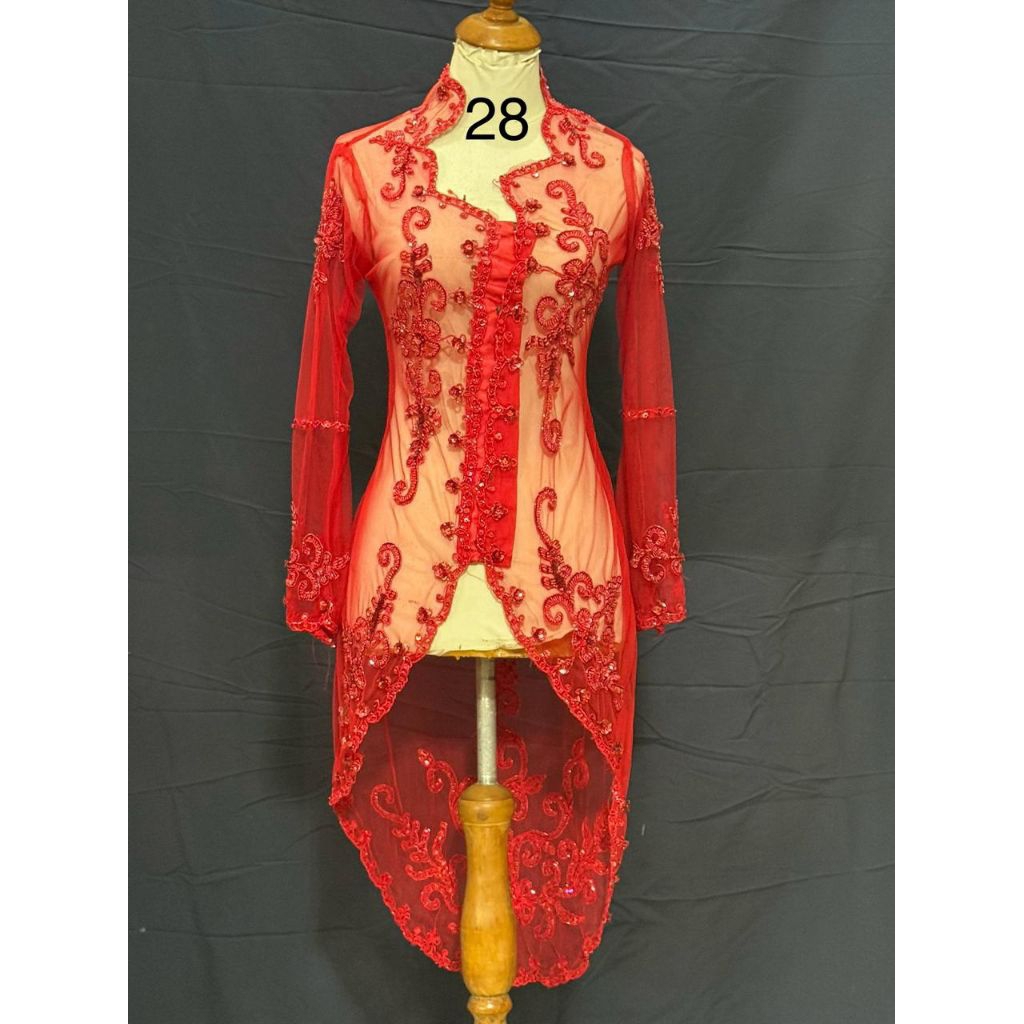 KODE 28 KEBAYA TILE MERAH PINGUIN