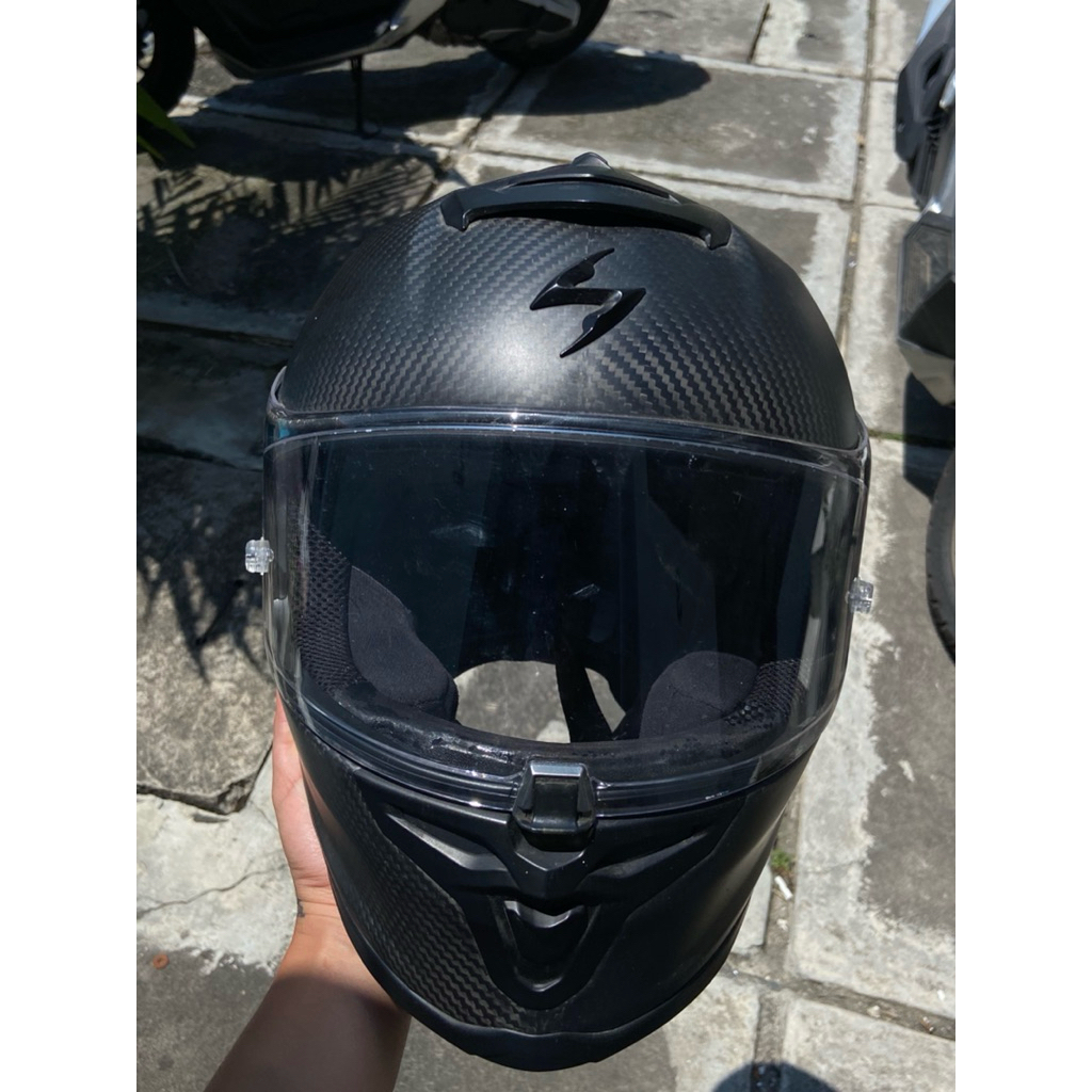 Scorpion Exo R1 Air Carbon - Used (Size M)