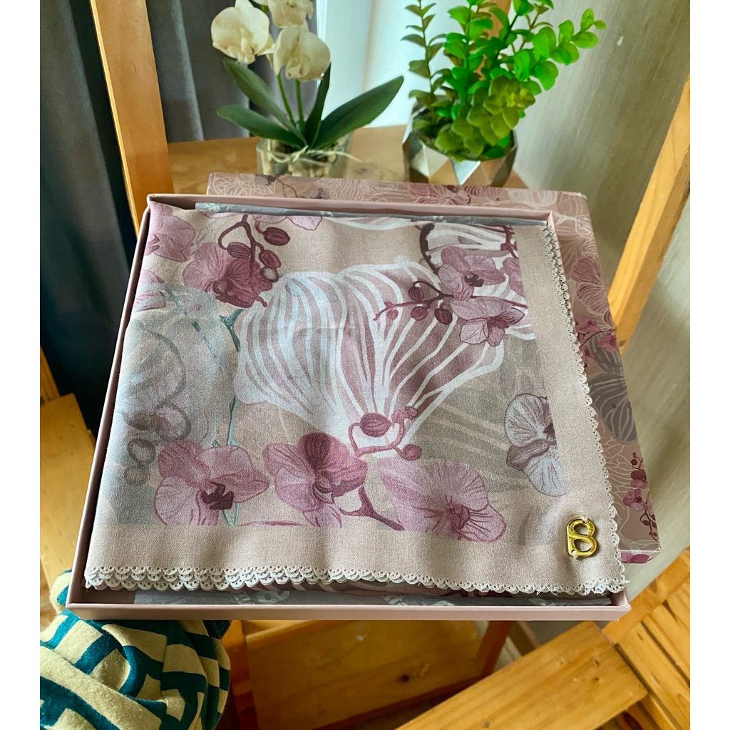 New/Preloved Chain 1, Orchide, NY 3, Eddera, Buttonscarves