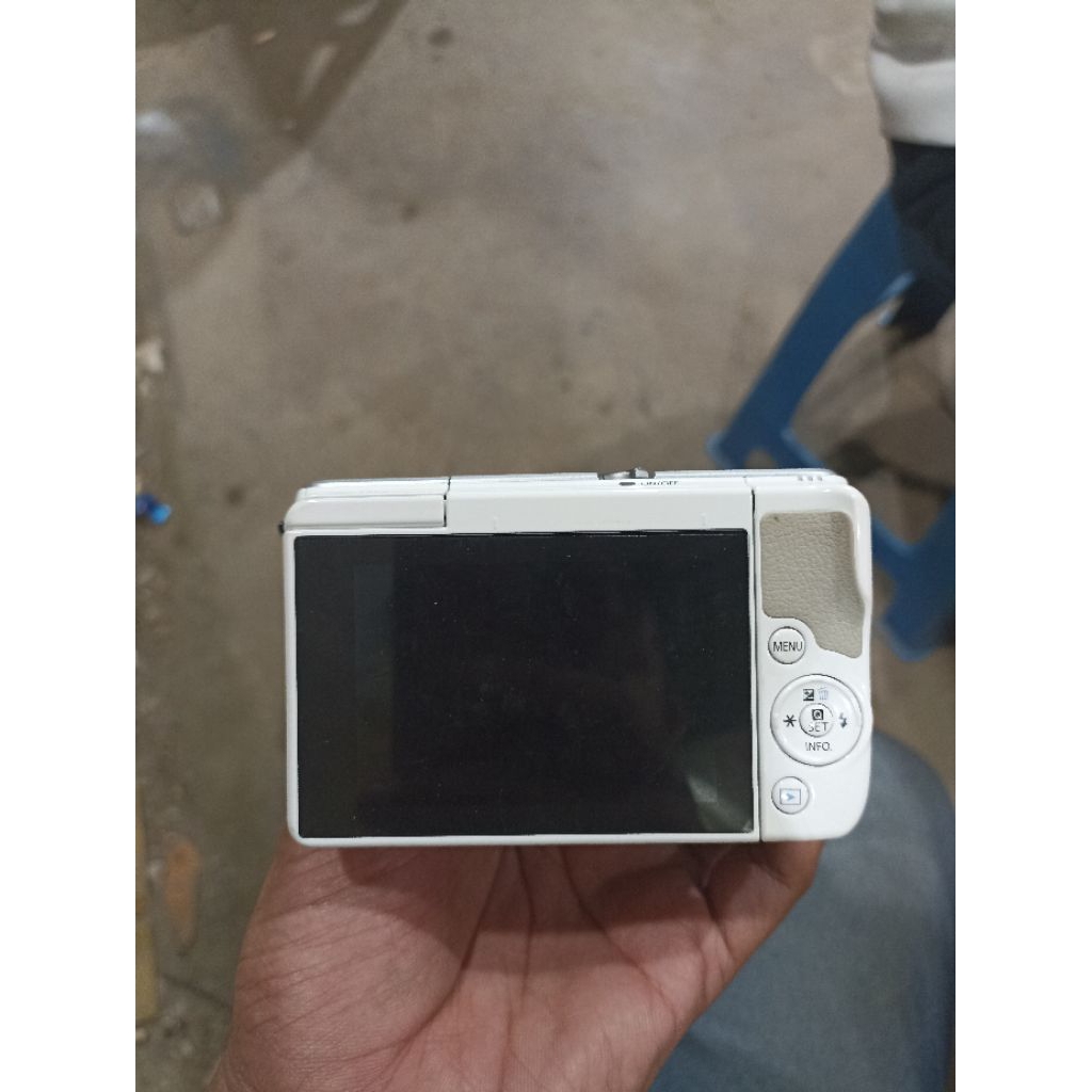Kamera Second Canon M10 PUTIH