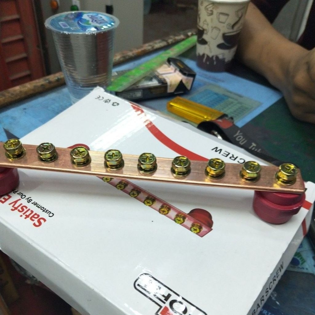 busbar isolator merah