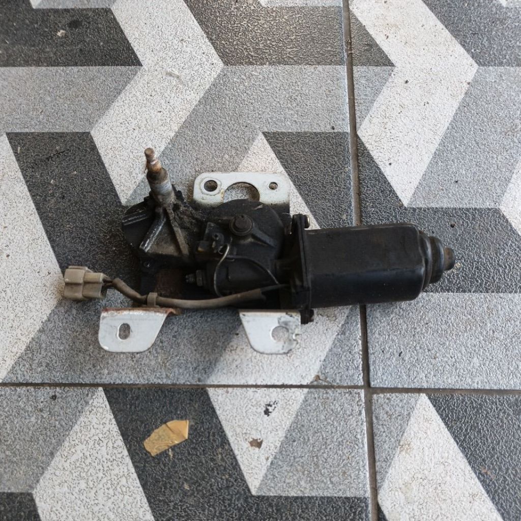 dinamo wiper belakang mazda 626 SGX telstar