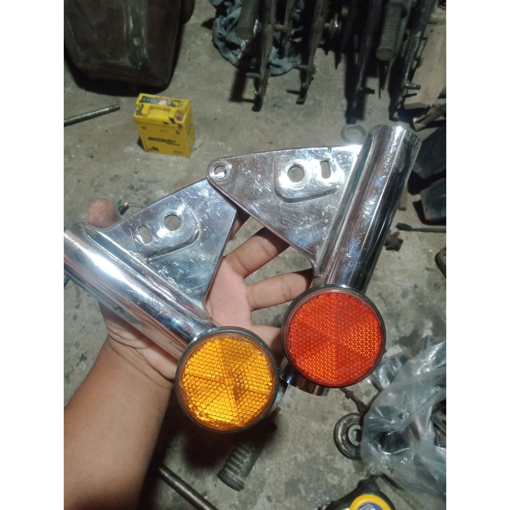 PANGKON LAMPU DEPAN GL100,GL125  ORIGINAL LEPASAN