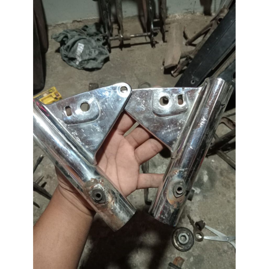 PANGKON LAMPU DEPAN GL100 GL125 ORIGINAL LEPASAN