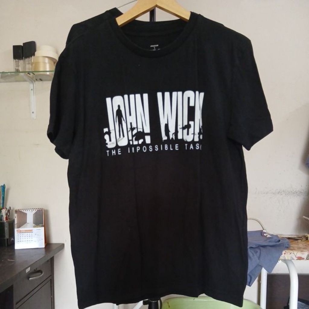 Kaos katun warna hitam pekat kerah kencang built up tanpa jahitan samping POLHAM second Original siz