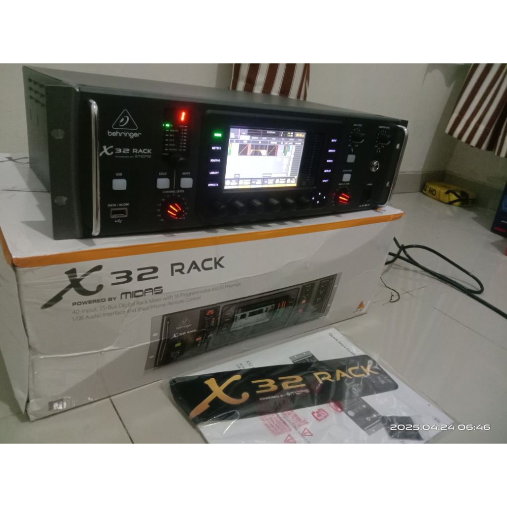 Digital mixer Behringer X32 Rack