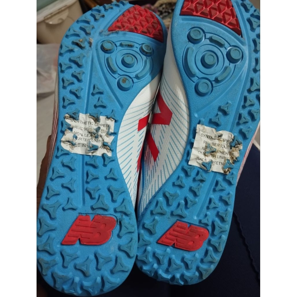 Sepatu bola futsal new balance furon preloved