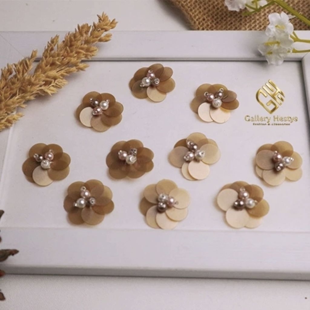 Payet Bunga Rangkai Sequin dan Mutiara Sintetis
