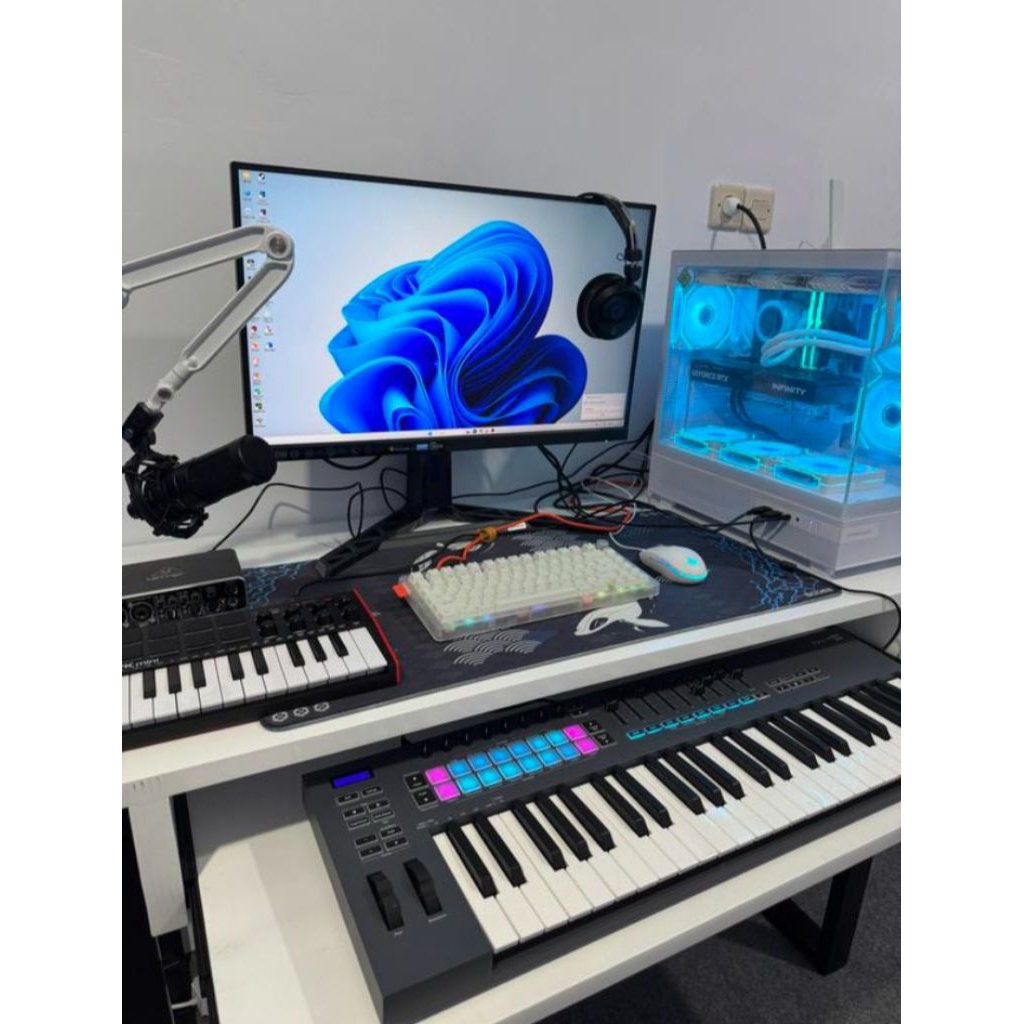 stan piano,meja piano,home recording,studio musik