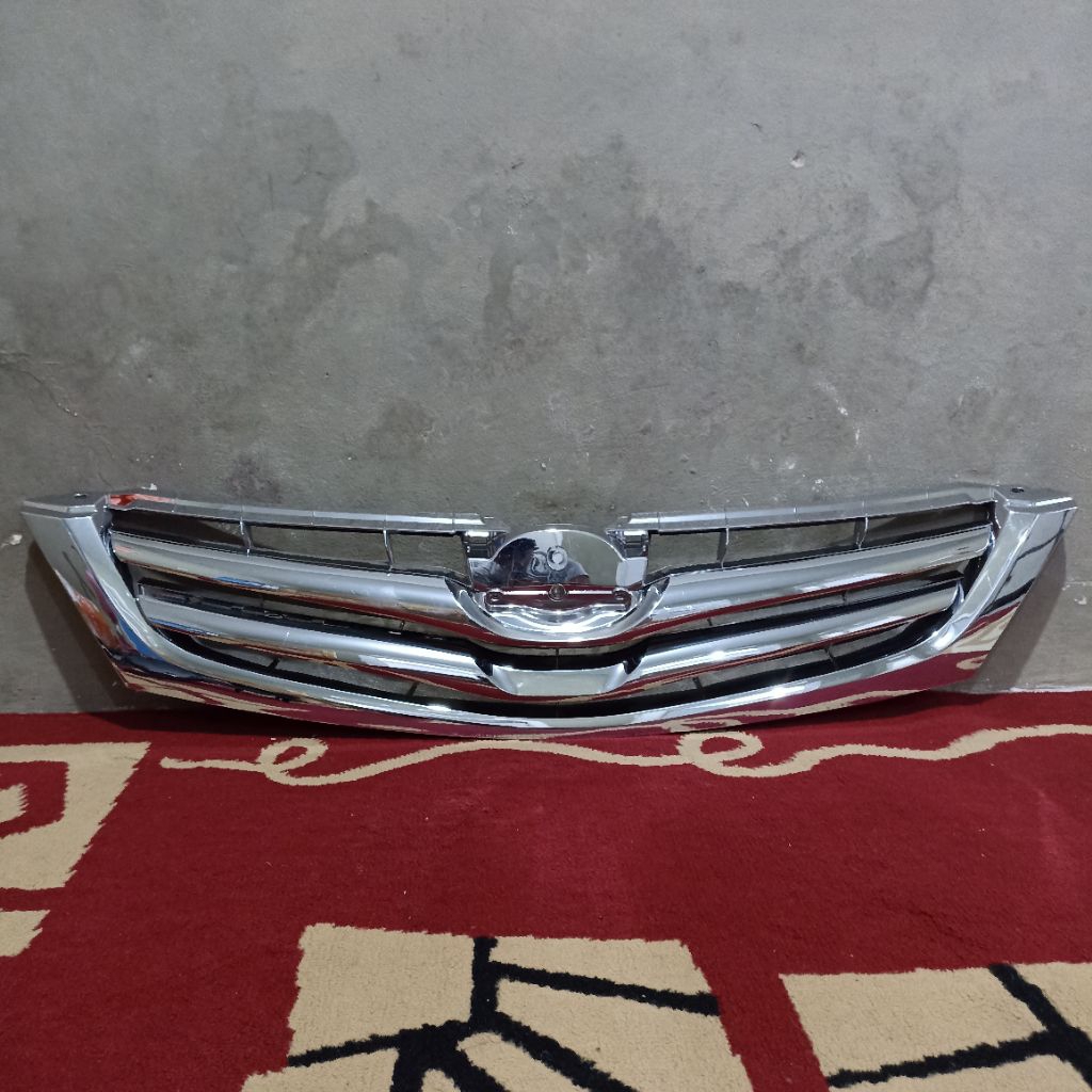 Gril Depan Toyota Innova Tahun 2009-2011 Original Second