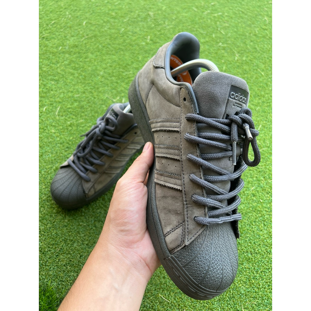 Adidas Superstar size 44 - Sepatu Kulit Nubuck Second Branded Leather