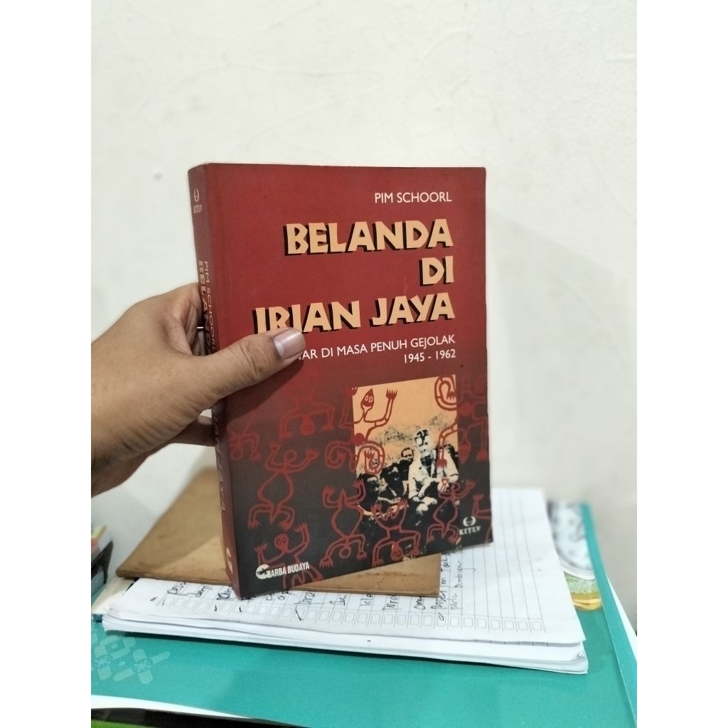 BELANDA DI IRIAN JAYA - PIM SCHOORL