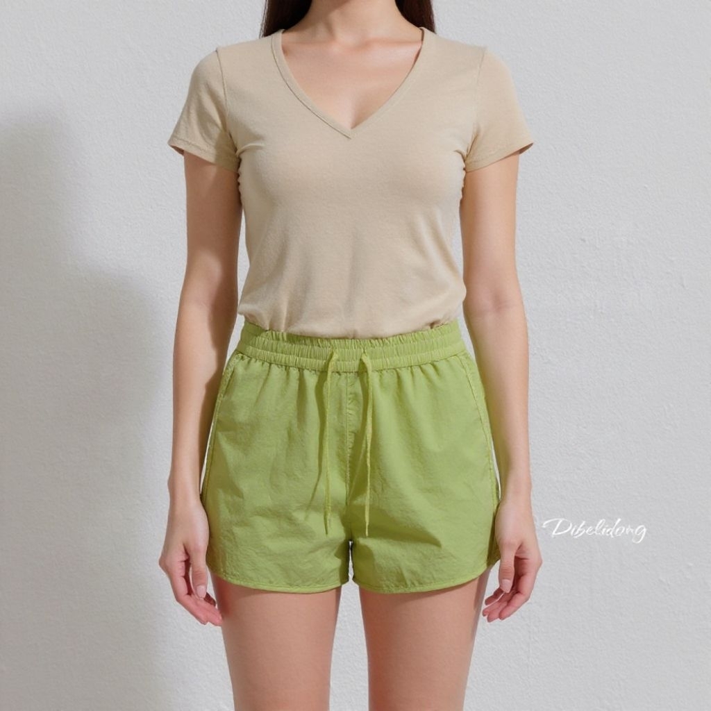 Celana pendek hijau stabilo