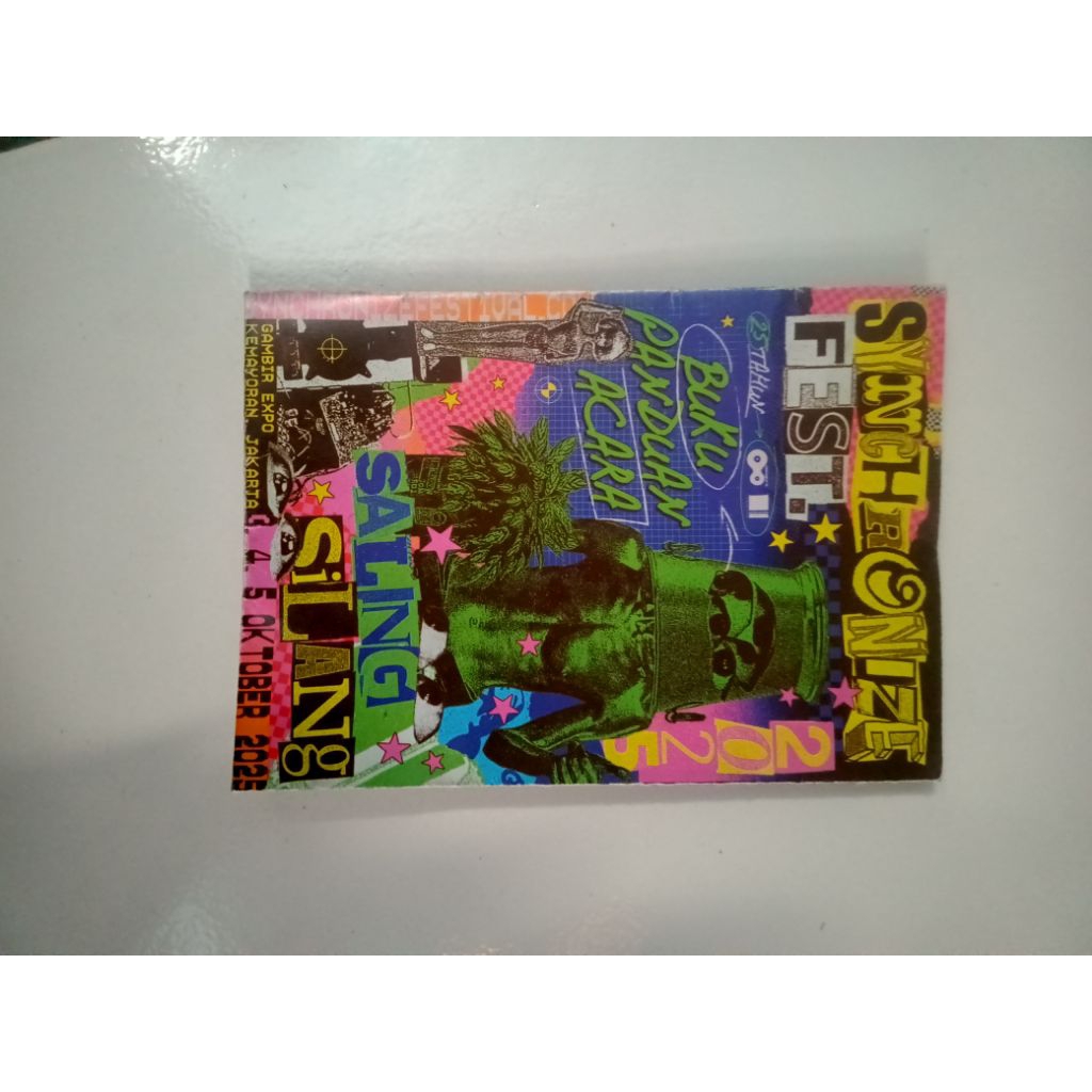 Buku panduan acara Synchronize Fest 2025