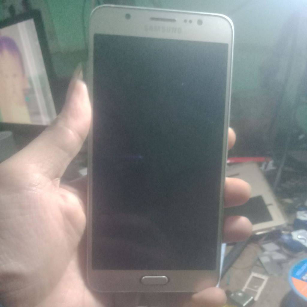 Lcd Touchscreen dan Frame Samsung J7 2016 amoled