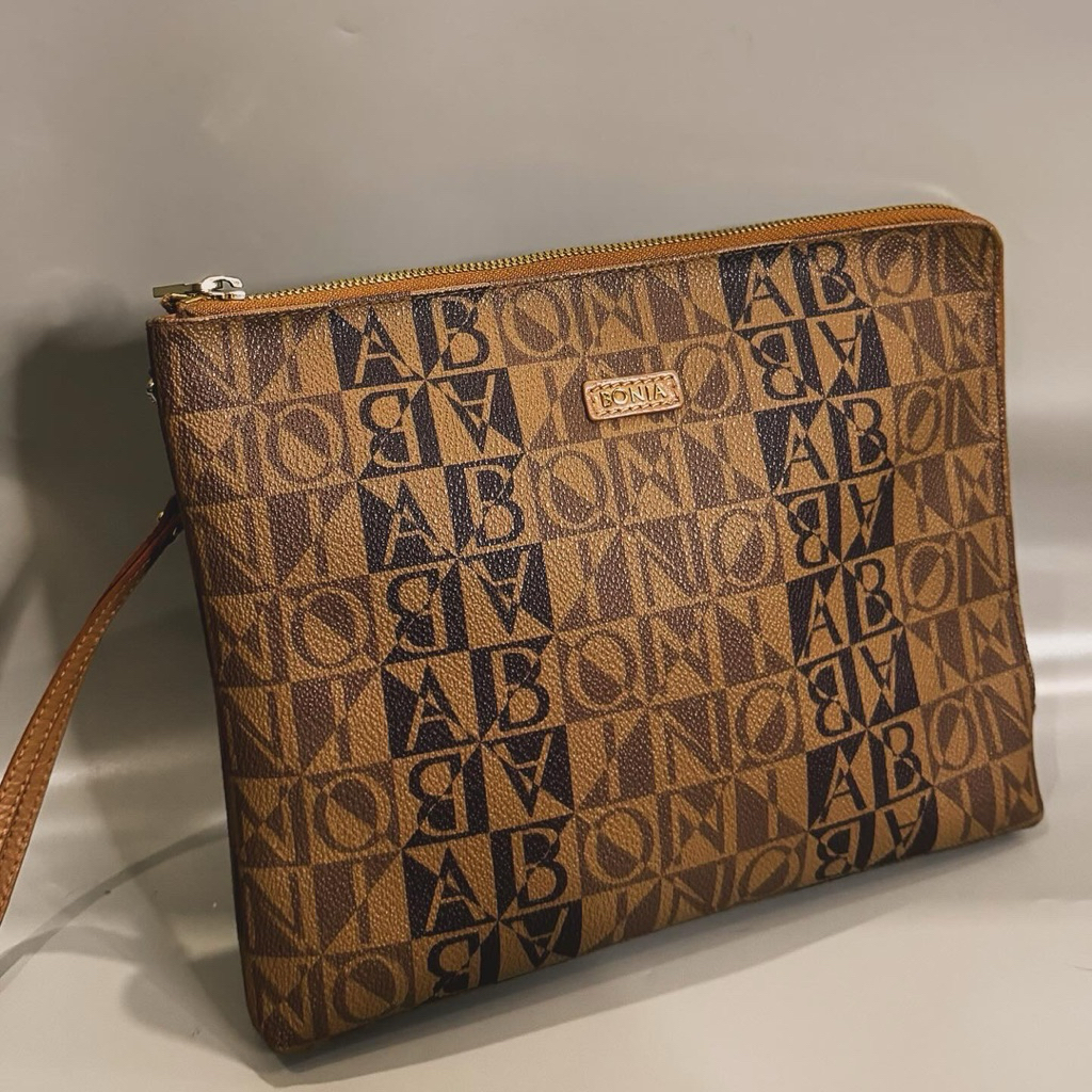 Bonia Clutch Original harga asli silakan chat yaa harga diatas hanya untuk co gratisongkir