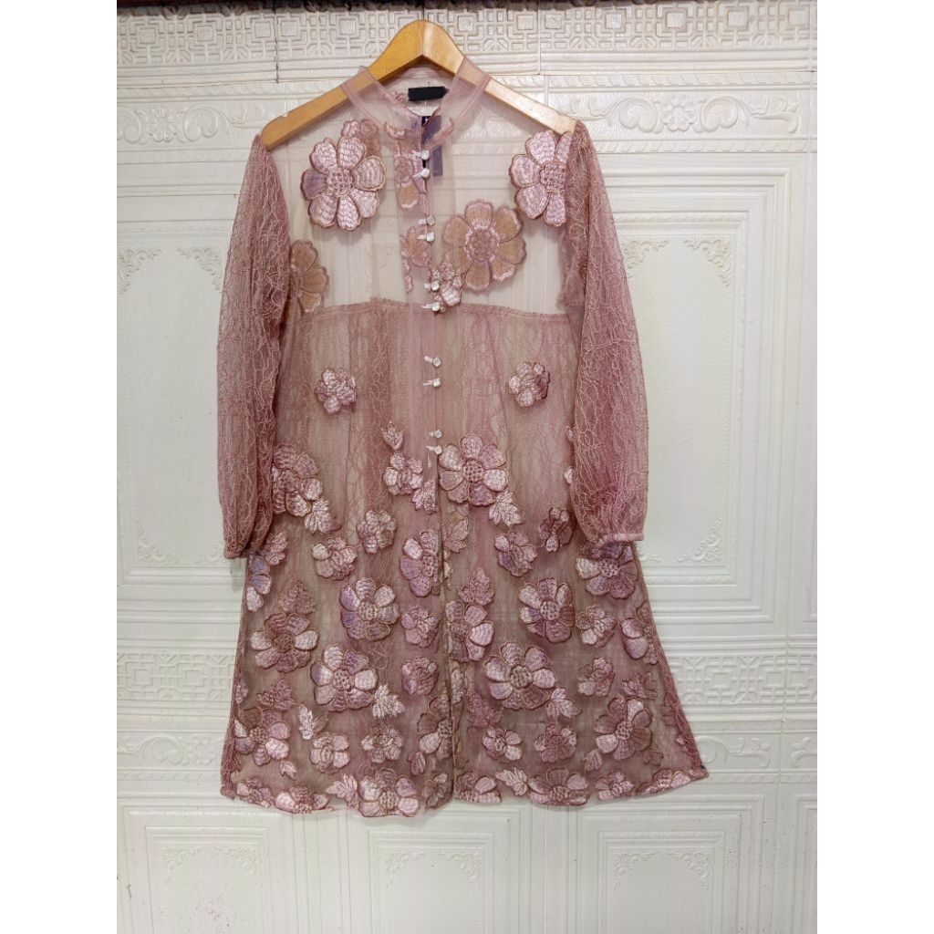 Fiza Outer Tunik Brukat Cardigan Brokat Lengan Pendek Ruffle Atasan Outher Brukat Outer Brokat