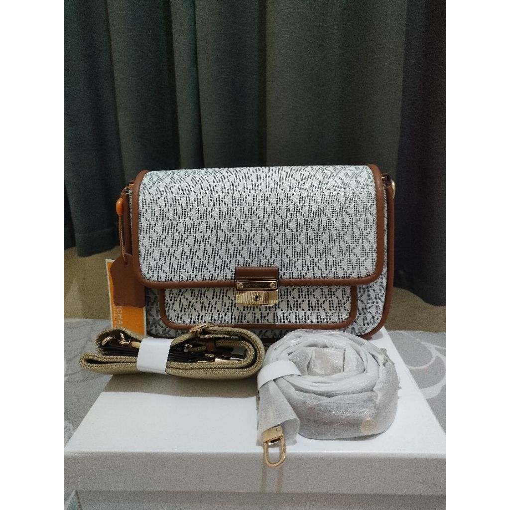 MK Bradshaw shoulder bag KULAS