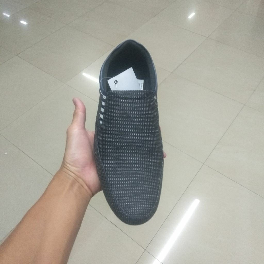 SEPATU KASUAL PRIA DR KEVIN 851-005