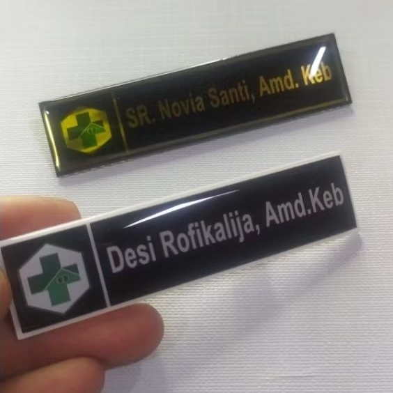 Name Tag Akrilik Gold Putih Peniti Costum papan nama peniti akrilik