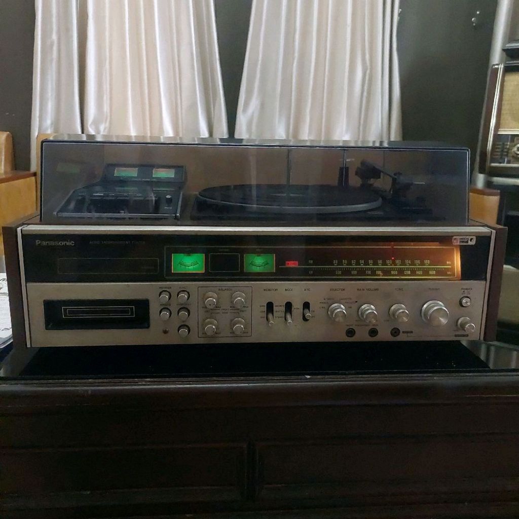 Panasonic RS-888S Turntable, Tape Recorder, Tuner dan 8 Track Cartridge Cassette