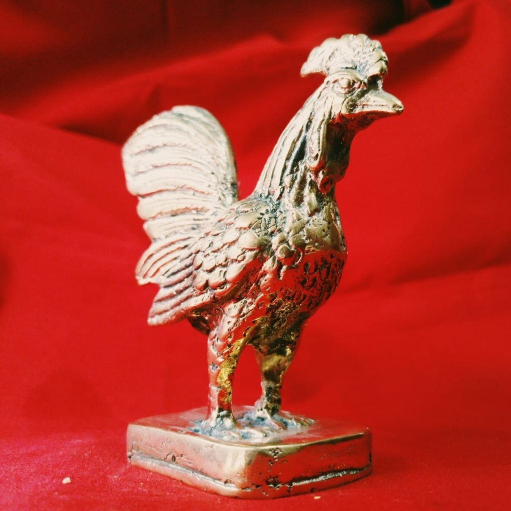 DEKORASI PATUNG AYAM JAGO KUNINGAN