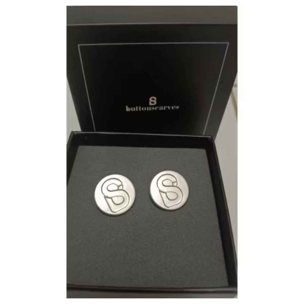 Brooch Round Silver Buttonscarves