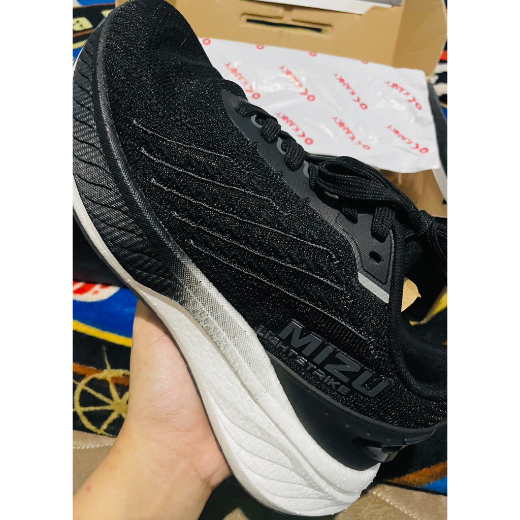Sepatu running Kanky Story Mizu x Dr Tirta black and white 39
