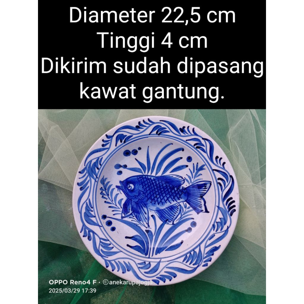 piring keramik lukis gambar ikan biru putih untuk dekorasi hiasan dinding