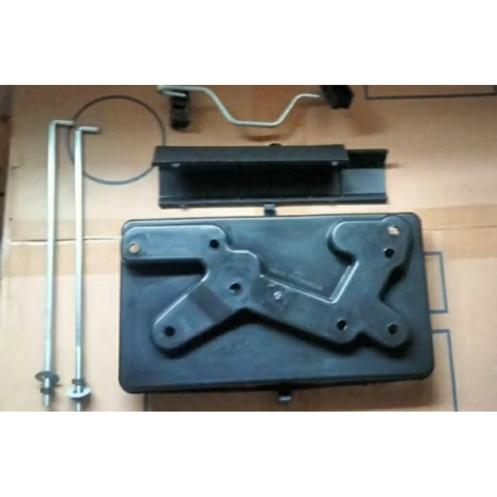 BRECKET AKI/TATAKAN AKI AVANZA