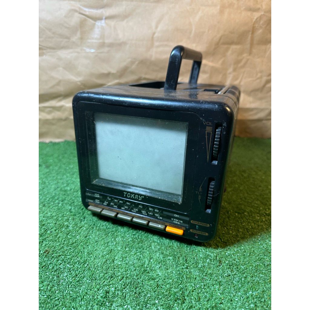 VINTAGE MINI TV TOKAI 5inch SECOND TV OFF RADIO ON GELOMBANG TERBATAS SUARA JERNIH