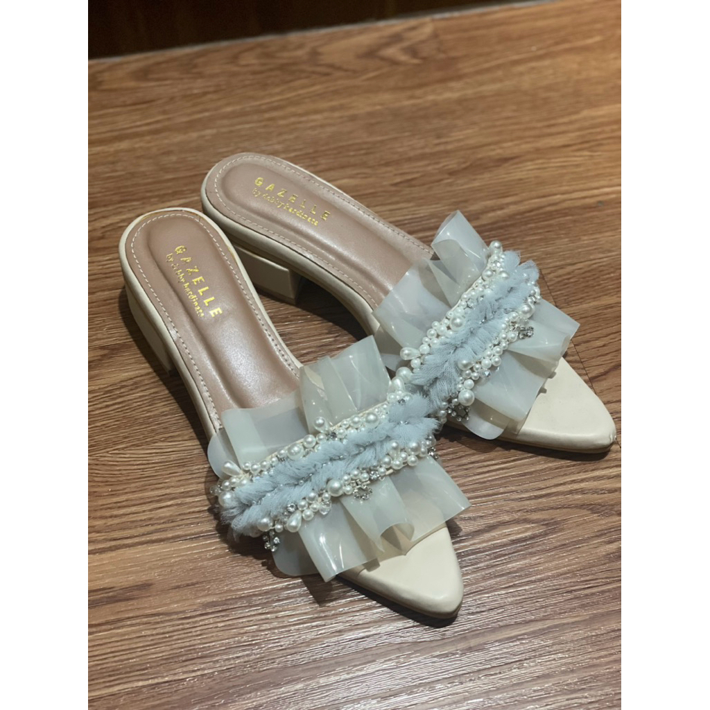 Gazelle by Debby Hardinata size 36