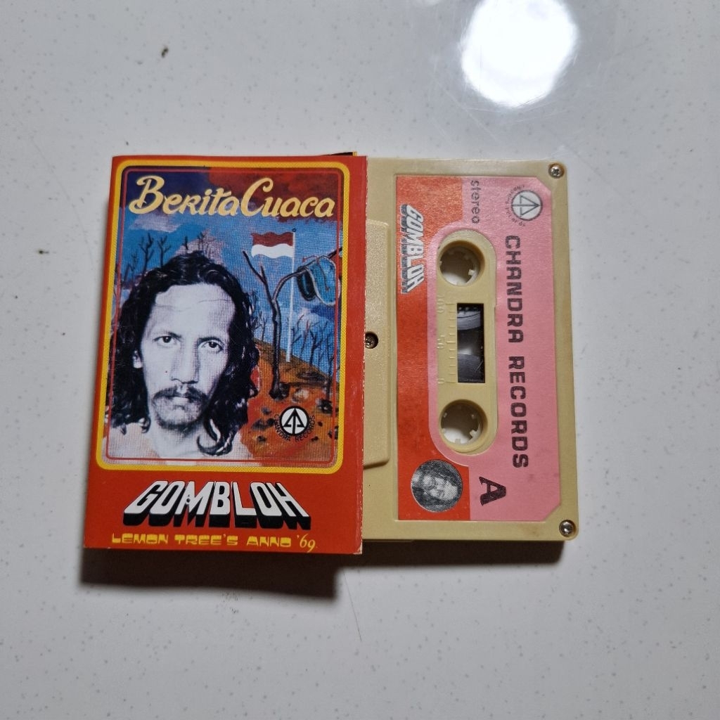 Kaset Pita Musik Gombloh - Berita Cuaca