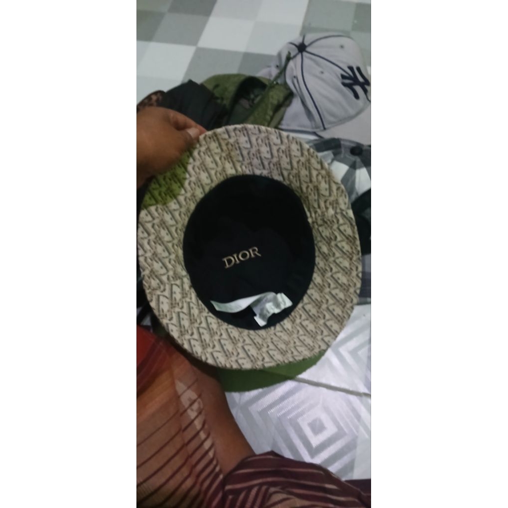 dior topi