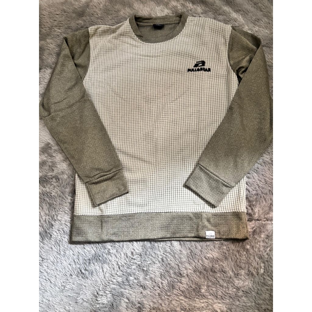 PRELOVED kaos pull and bear motif kotak kecil