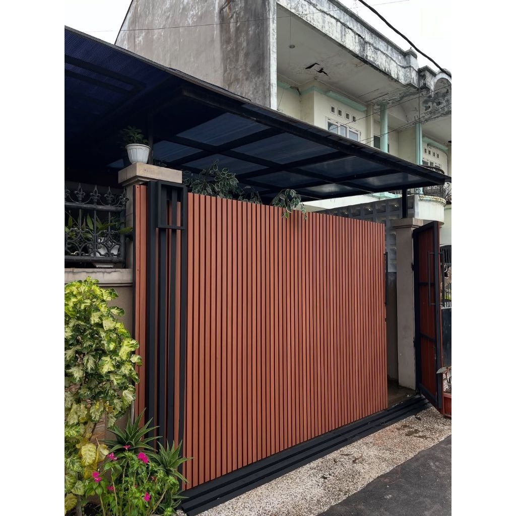 Gerbang rumah atau pagar rumah modern bahan wpc