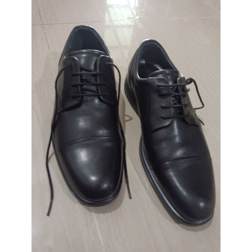 Sepatu pria ecco size 42 preloved