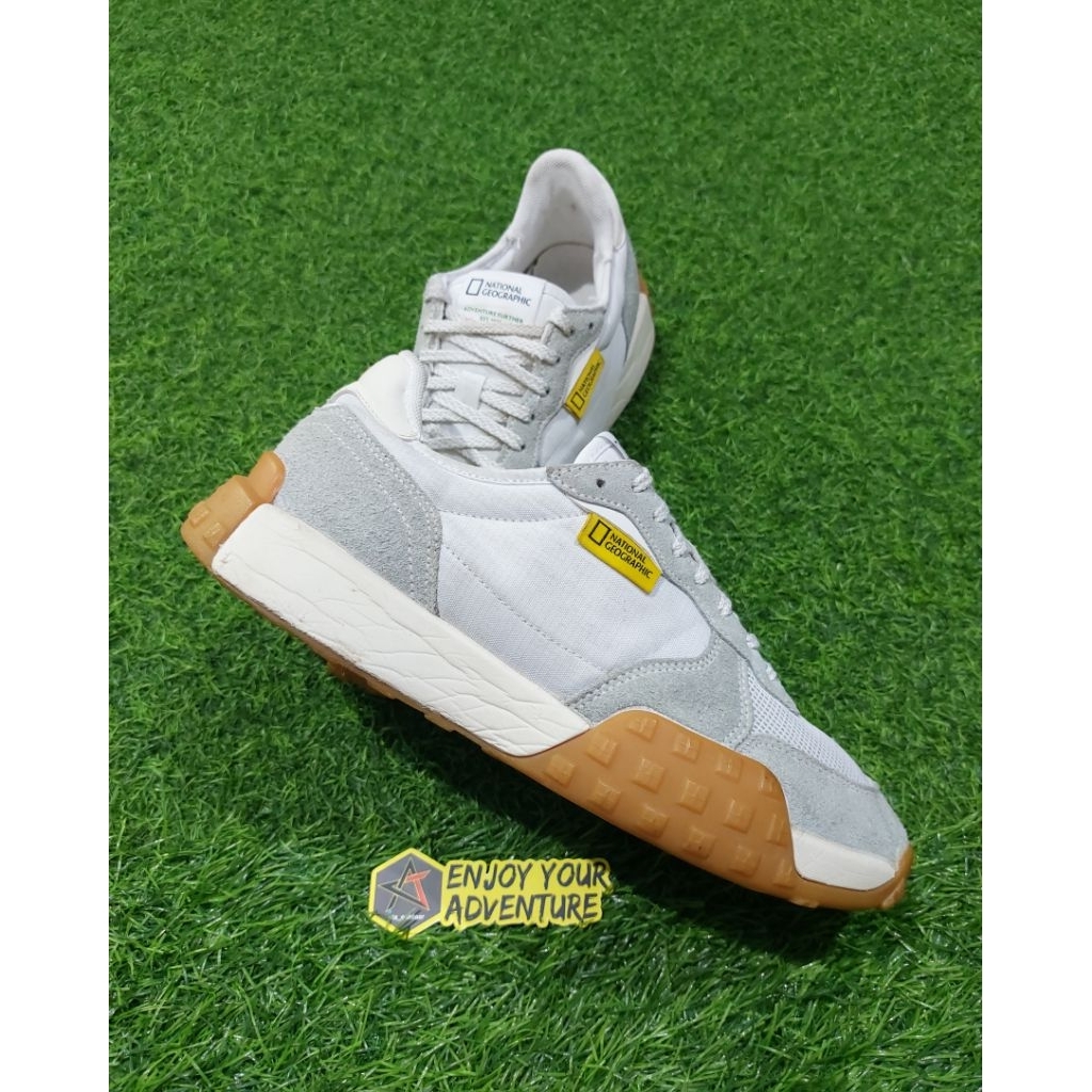 sepatu sneakers national geographic size 41,5