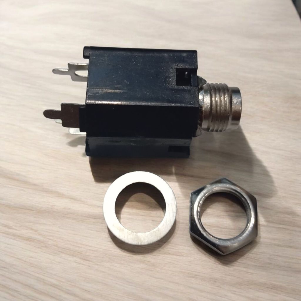 Soket Akai Mono Hitam 6,5mm Soket Akai Mono Segi