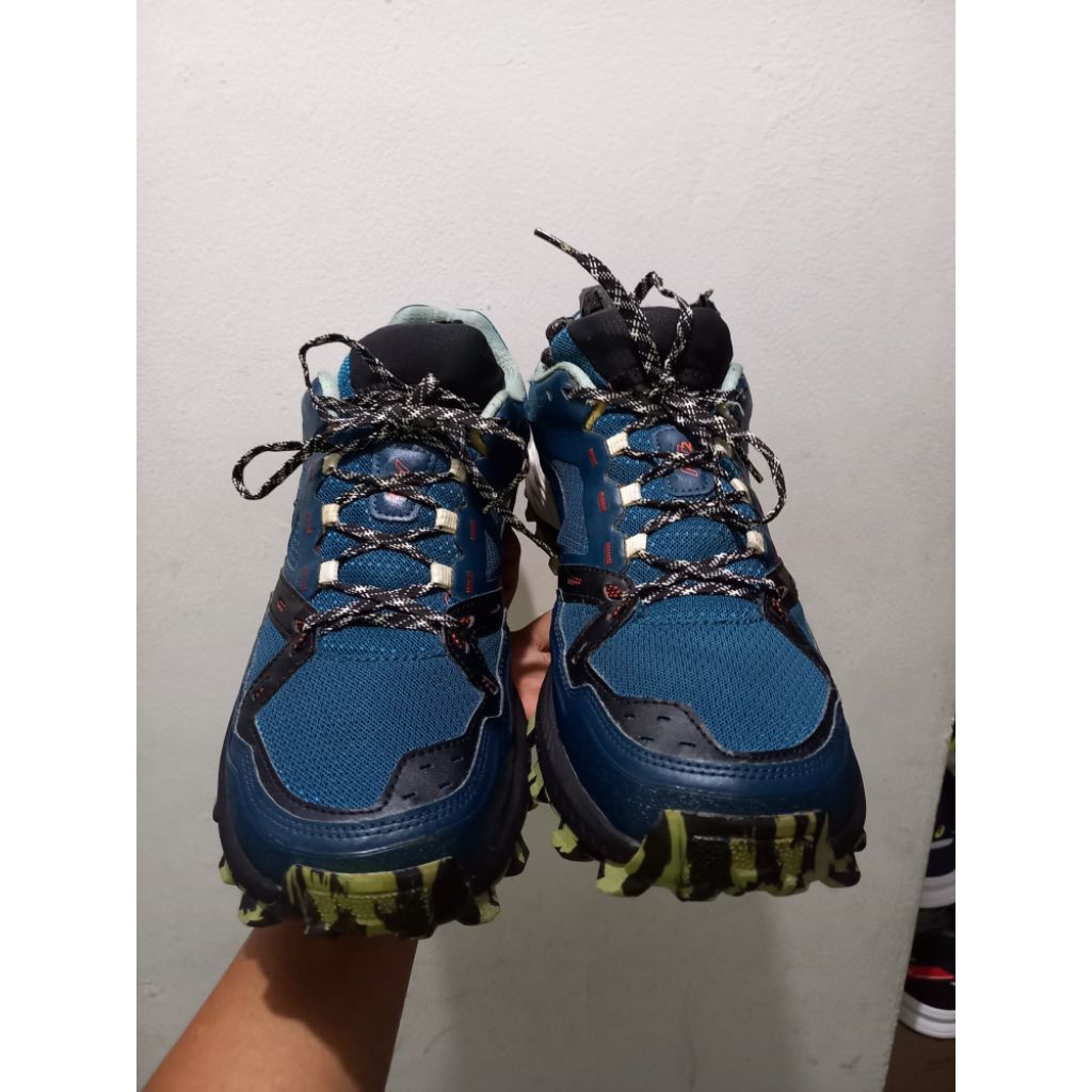 SEPATU TRAIL RUN DECHATLON