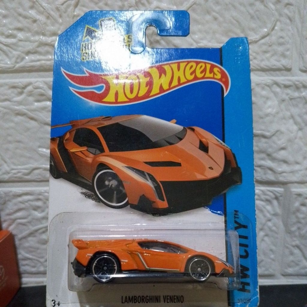 Hot Wheels Lamborghini Veneno Orange