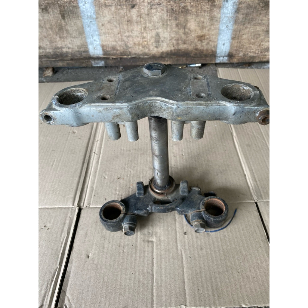 t segitiga shock depan atas bawah thunder 125 original copotan