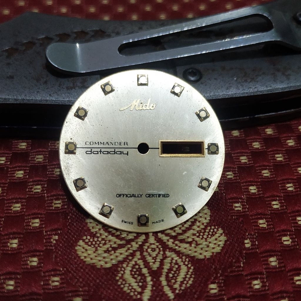 plate dial jam tangan pria mido commander datoday