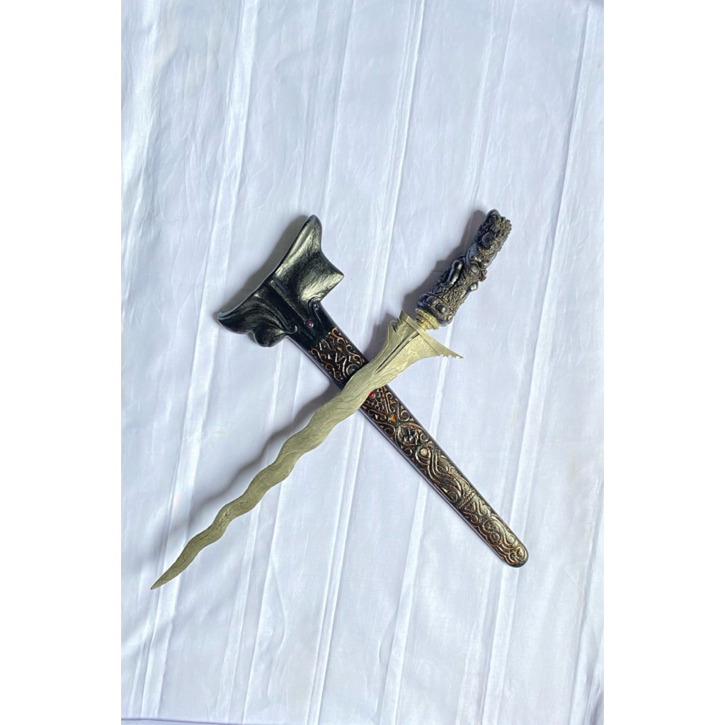 Keris sengkelat pamor buntel mayit warangka bali ageman pribadi
