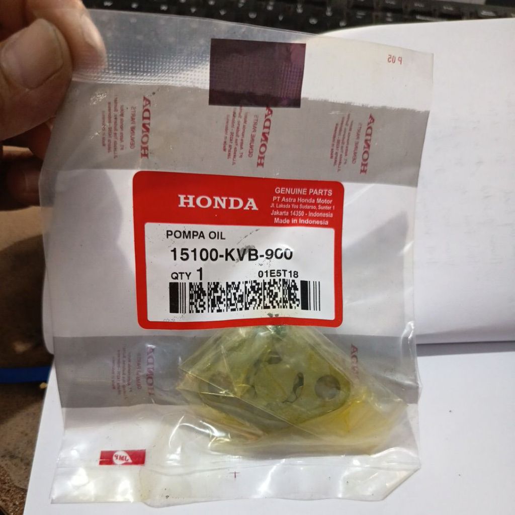 POMPA OLI HONDA VARIO 110 OLD LAMA ASLI ORIGINAL (15100-KVB-900)